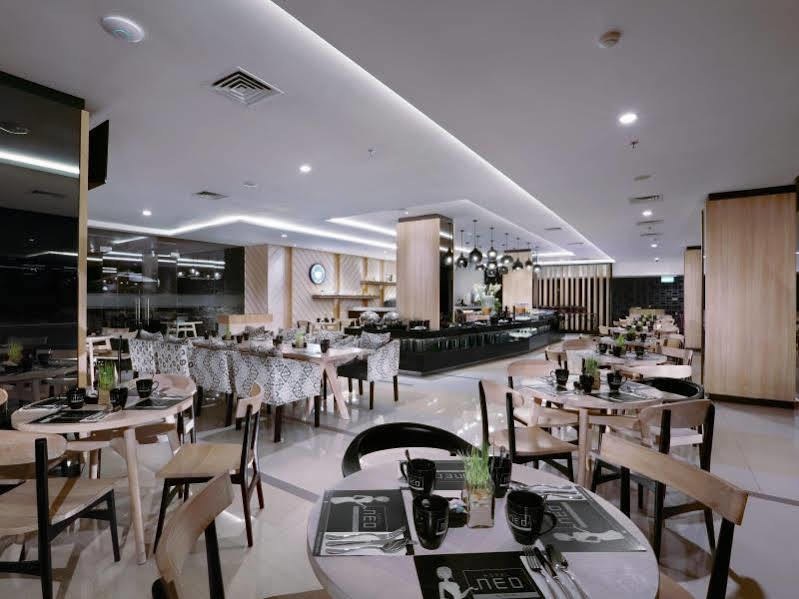 Hotel Neo Malioboro By Aston Yogyakarta Exterior foto